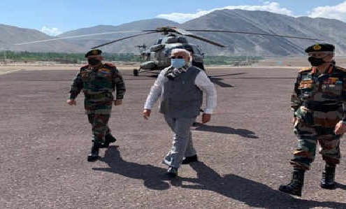 Pascabentrokan Tewaskan 20 Tentara, PM India Inspeksi Kamp Militer di Perbatasan dengan China