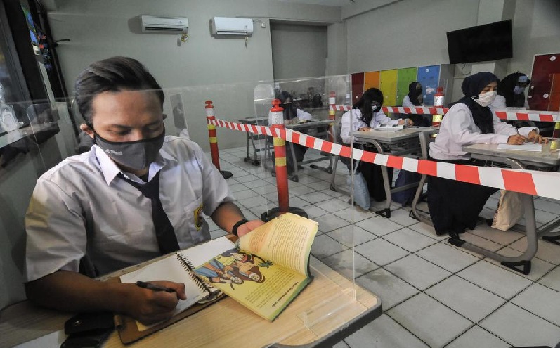 Siswa Wajib Kenakan Seragam Sekolah saat Belajar Online di Rumah
