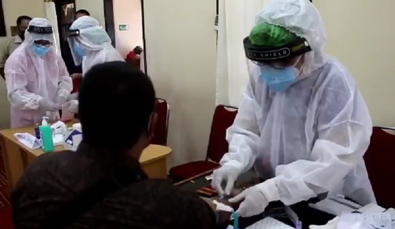 Rapid Test, 5 Petugas Coklit di Bali Reaktif Covid-19 Langsung Tes Swab