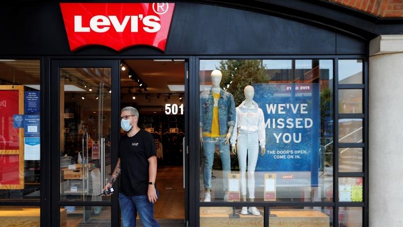 Rugi Rp5,2 Triliun, Levi's Bakal PHK 700 Karyawan