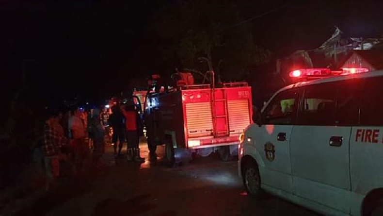 Kebakaran Hebat Hanguskan 3 Rumah Warga di Wajo, Damkar Turunkan Ambulans