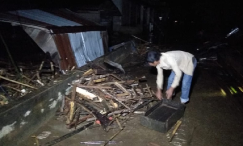 4 Desa di Melawi Kalbar Diterjang Banjir, Satu Rumah Tertimbun Tanah Longsor