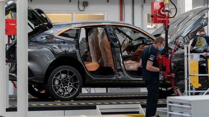 Aston Martin Luncurkan SUV Pertamanya di Pasaran