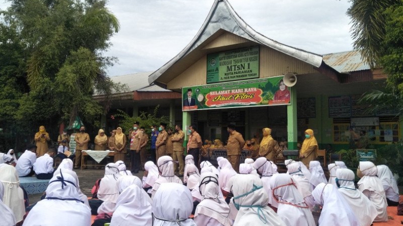 Pelajar di Pariaman Masuk Sekolah di Tengah Pandemi Covid-19