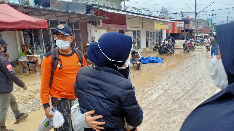Banjir di Luwu Utara, Banyak Warga Laporkan Keluarga Hilang