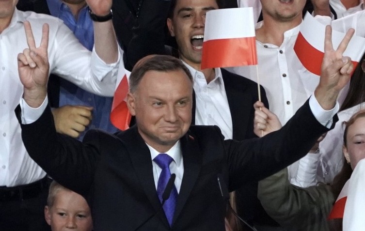 Duh, Presiden Polandia Andrzej Duda Jadi Korban Prank Youtuber