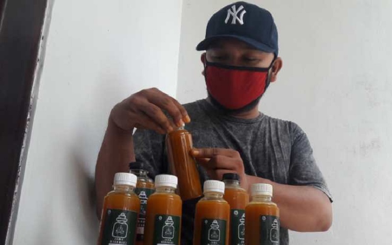 Kantong Kering karena Tak Bisa Manggung, Seniman Magelang Banting Setir Jualan Jamu