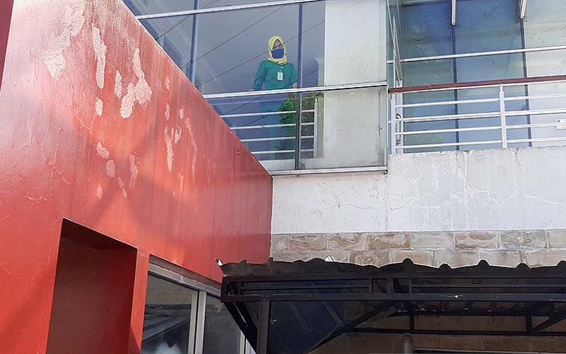 Pasien Terjun dari Lantai 3 RS Ananda Purwokerto, Saksi Mata: Masih Pakai Selang Infus