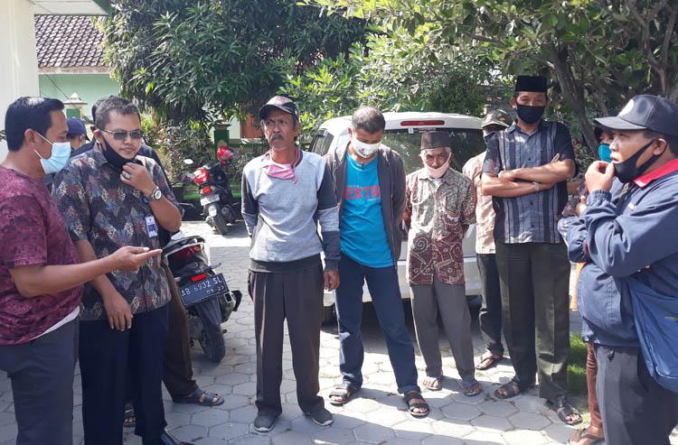Datangi Kantor Camat, Warga Minta Kepastian Pembayaran Jalur Kereta Bandara YIA