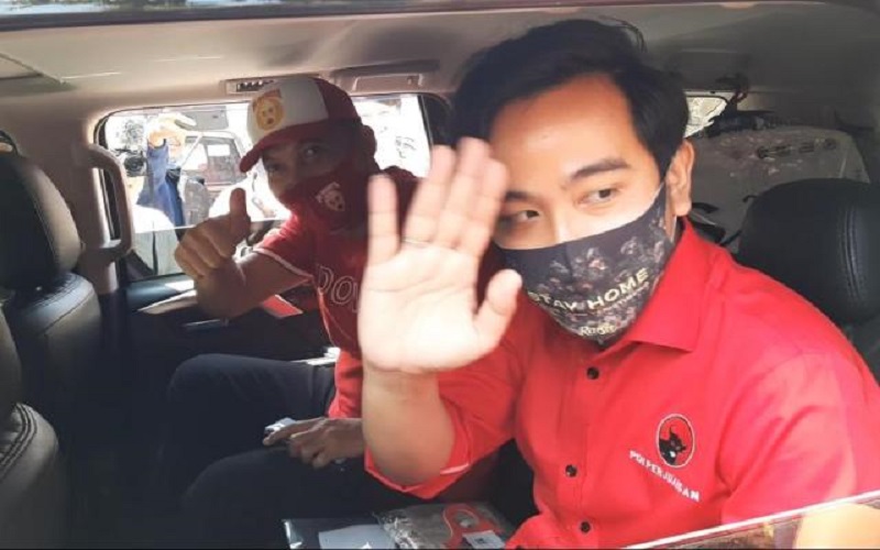 Gibran-Teguh Berangkat Satu Mobil ke Semarang Jemput Rekomendasi PDIP