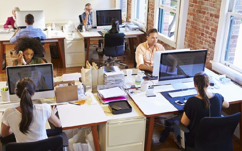 Pemerintah: Hanya Orang Sehat Saja yang Boleh Bekerja di Kantor
