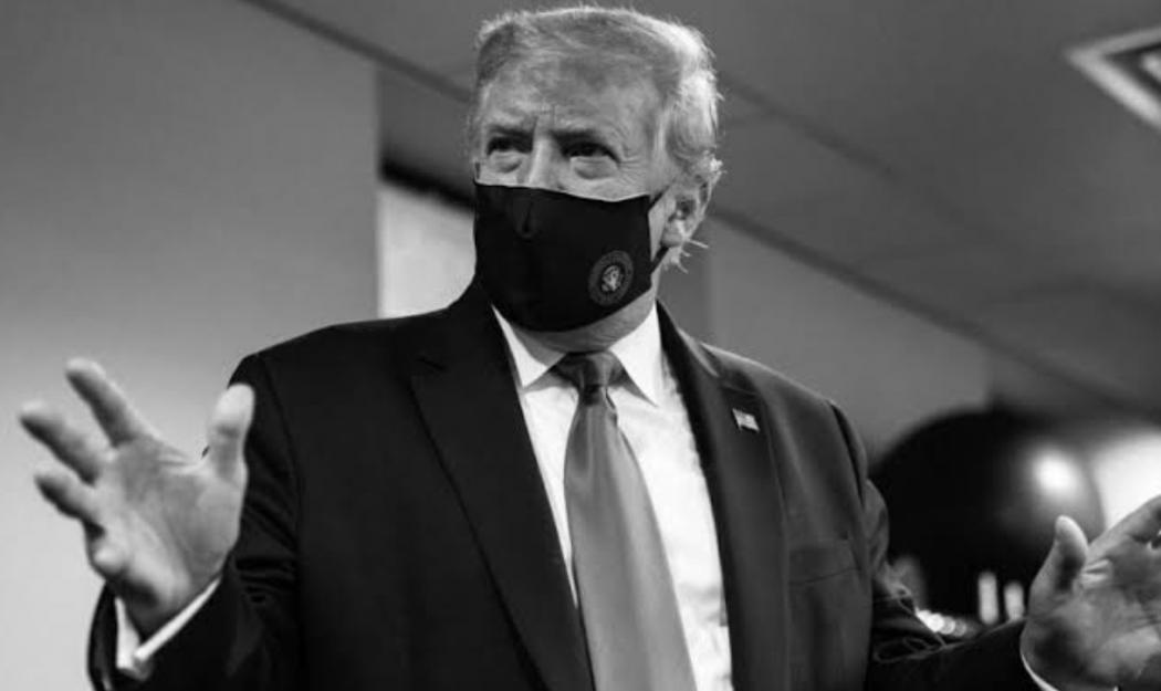 Donald Trump Pamer Foto Pakai Masker di Twitter: Kita Bersatu Kalahkan Virus China