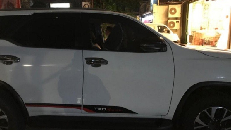 Terekam CCTV, 2 Pencuri Modus Pecah Kaca Mobil di Kemang Diburu Polisi