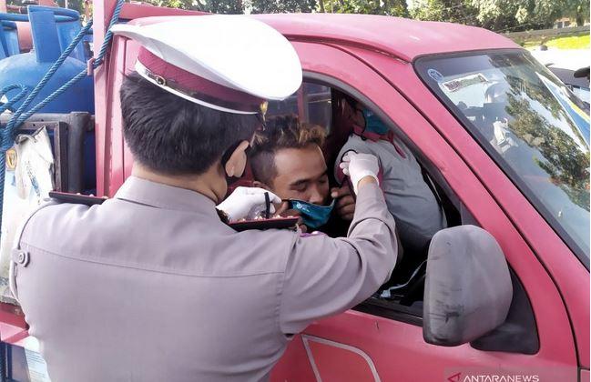 Polda Jabar Sasar Pengendara Tak Pakai Masker saat Operasi Patuh Lodaya