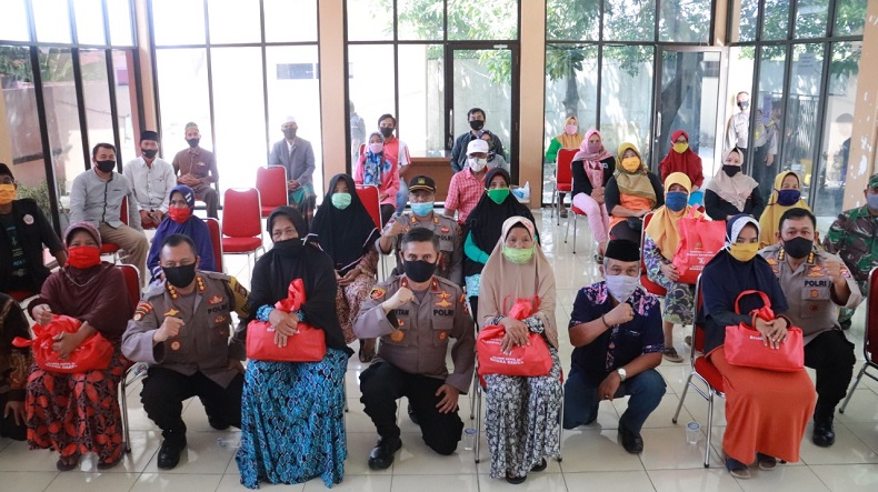 Alumni Akpol 1991 Salurkan Bantuan untuk Pekerja Informal Terdampak Covid-19