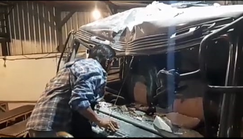 Truk Gandeng Seruduk Salon Kecantikan di Mojokerto, Pemilik Luka Parah