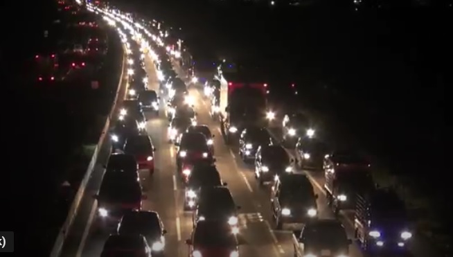 Puncak Arus Mudik Idul Adha, Tol Cileunyi Macet Panjang