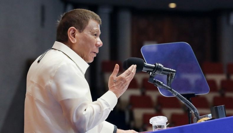 Presiden Filipina Duterte Sarankan Warga Cuci Masker Pakai Bensin untuk Hindari Covid-19