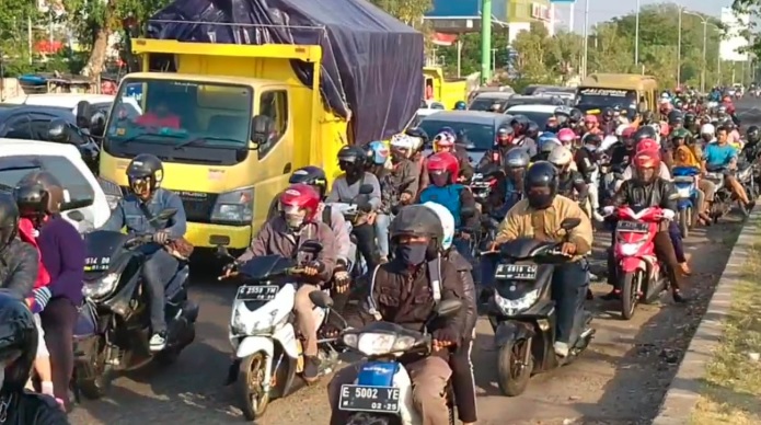 Arus Balik Lebaran Idul Adha, Pantura Cirebon Dipadati Ribuan Kendaraan Roda Dua
