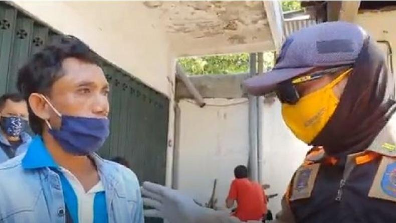 Terjaring Razia Masker, Pengendara Motor di Surabaya Tak Terima hingga Adu Mulut