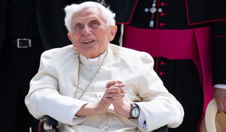 Mantan Paus Benediktus XVI Sakit Parah Setelah Berkunjung ke Jerman
