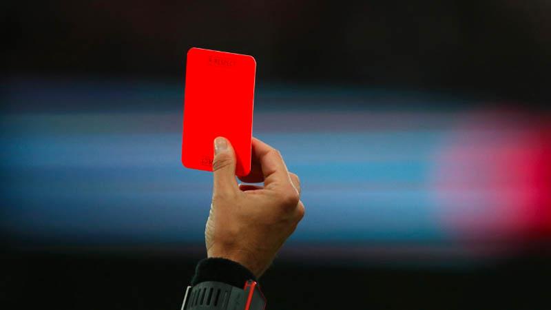 FIFA Bahas Penggunaan Kartu Biru dalam Sepak Bola, Bagaimana Regulasinya?