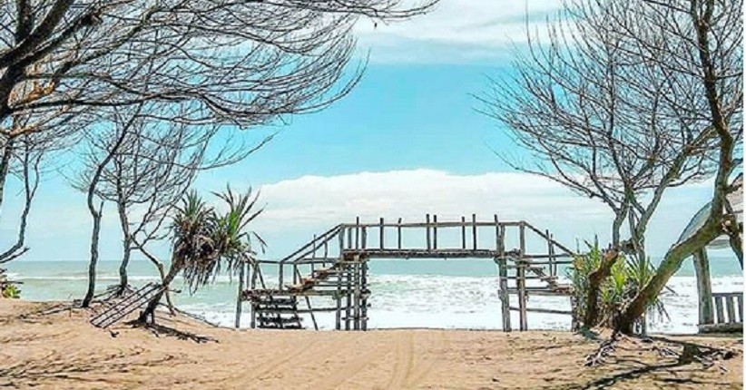 5 Wisata Pantai Goa Cemara Tereksotis, Rutenya Mudah dan Harga Tiket Rp5.000