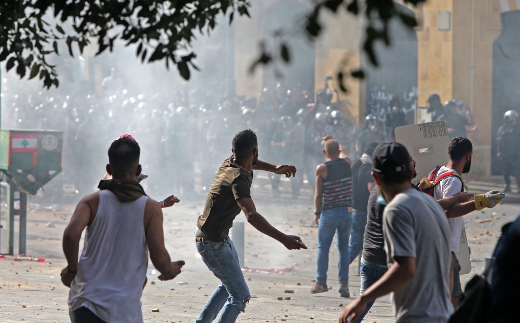 Ricuh, Ribuan Warga Lebanon Demo Penguasa terkait Ledakan Dahsyat Beirut