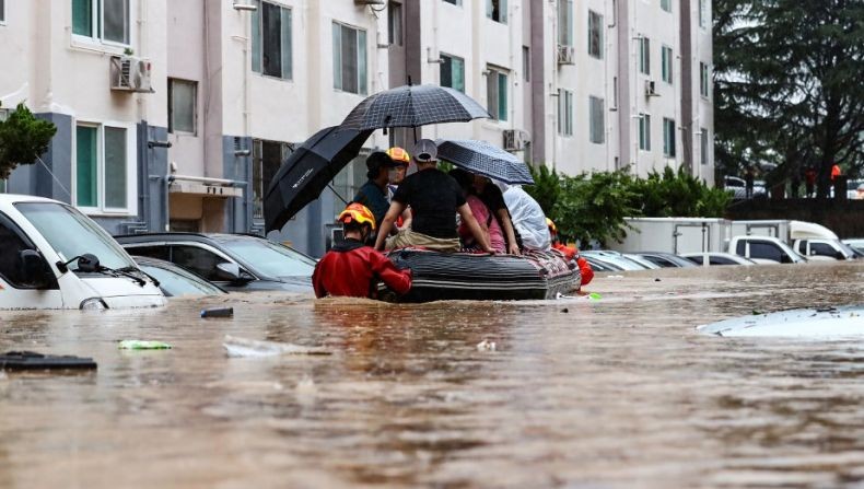 Korban Tewas akibat Tanah Longsor dan Banjir di Korsel Jadi 30 Orang, 12 Hilang
