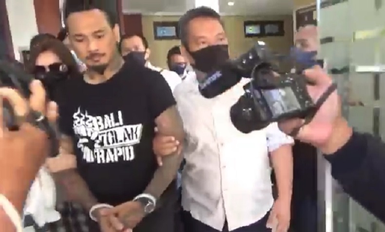Jerinx Tersangka, Keluar Ruang Pemeriksaan dengan Tangan Terborgol