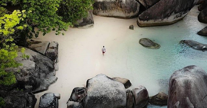 5 Keindahan Pantai Tanjung Tinggi Belitung, Batuannya Berusia Ratusan Juta Tahun