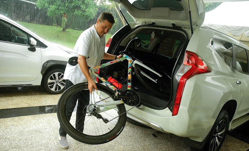 Tips Aman Bawa Sepeda di Mobil, Jangan Ditaruh di Atas atau Belakang Bisa Tersangkut