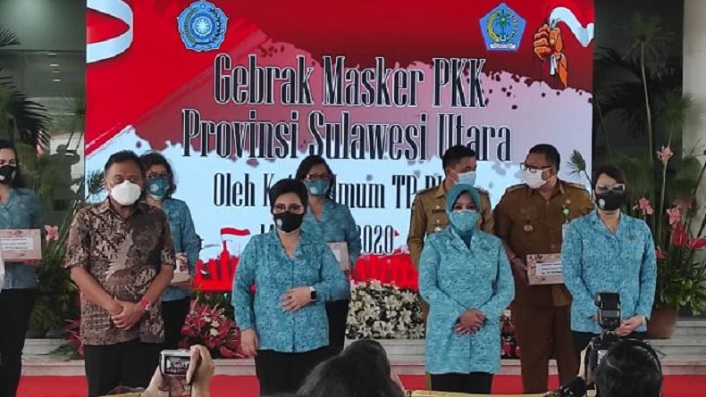 Istri Mendagri Tri Suswati Tito Karnavian Berbagi Masker ke Warga Sulut