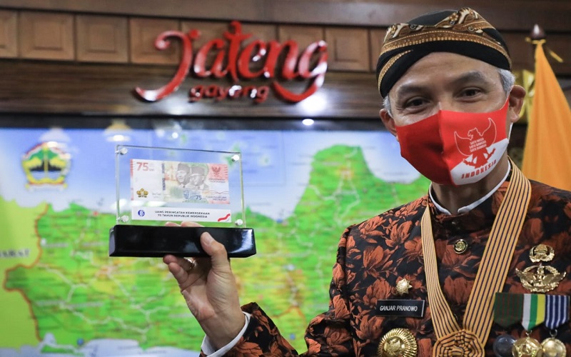 Ganjar Jadi Orang Jateng Pertama Miliki Uang Pecahan Rp75.000 Nomor Seri 457575