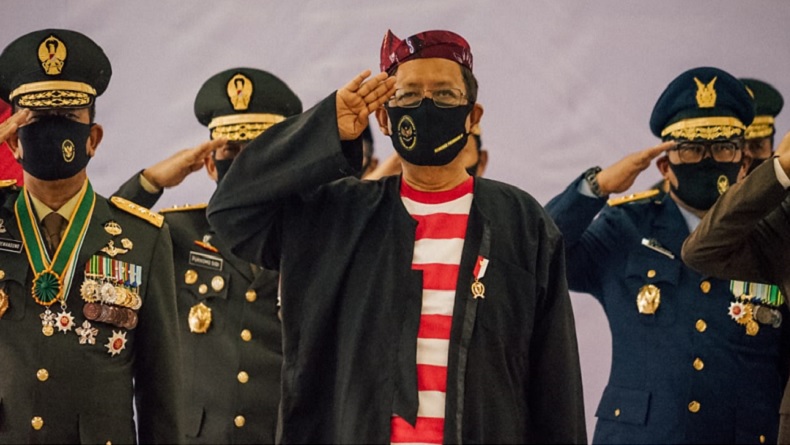 Mahfud MD Kenakan Baju Khas Madura Ikuti Upacara 17 Agustus