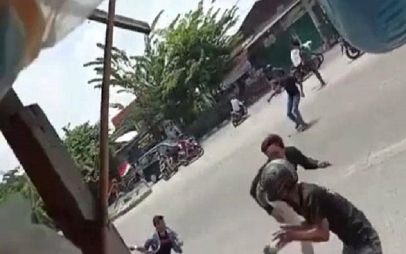 Viral Aksi Diduga Pelajar Saling Serang di Medan