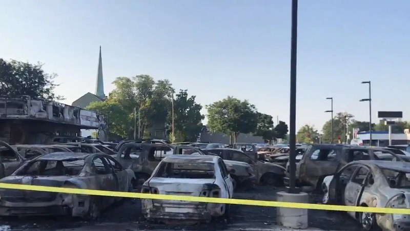 130 Mobil Dealer Ludes Dibakar Pengunjuk Rasa Penembakan Pria Kulit Hitam di AS