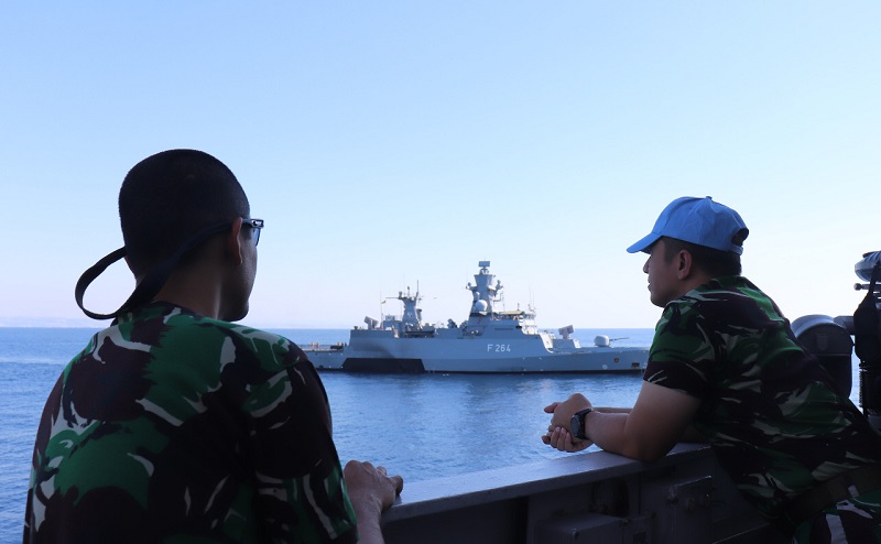 KRI Sultan Hasanuddin Latihan Bersama Kapal Perang Jerman di Perairan Lebanon