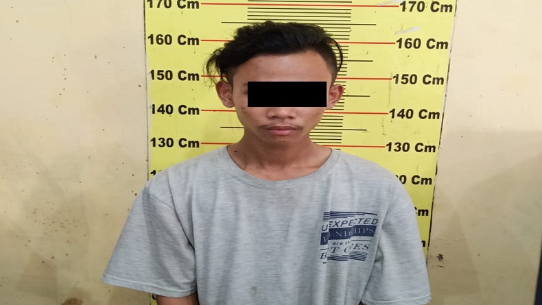 Pencurian Motor Terekam CCTV Warnet, Polisi Tangkap Pelaku saat Sembunyi di Johor