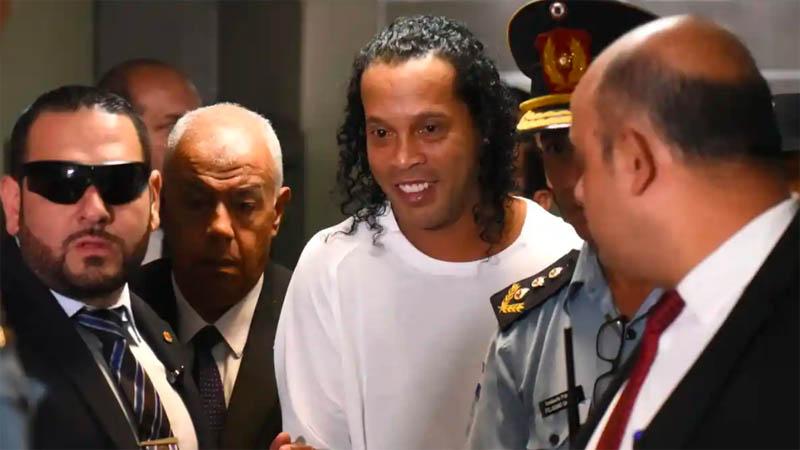 Akhirnya Ronaldinho Dibebaskan dari Masalah Hukum