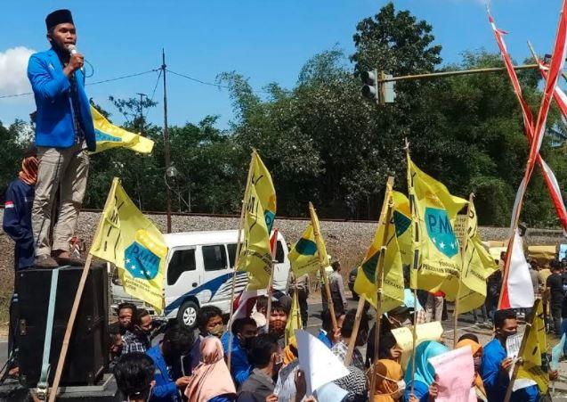 Massa PMII Diserbu Preman saat Demo Desak Bupati Blitar Tertibkan Tambang Ilegal