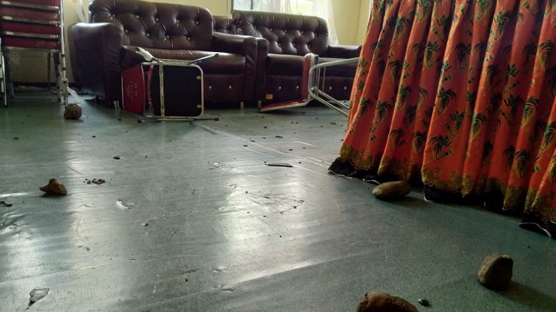Buntut Pengumuman CPNS, Kantor KPU Mamberamo Raya Rusak Dilempari Batu dan Kelapa
