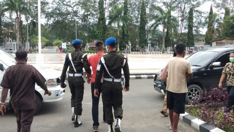 Gegara Celana Pendek, Oknum TNI di Sorong Keluarkan Pistol Takuti Satgas Covid-19