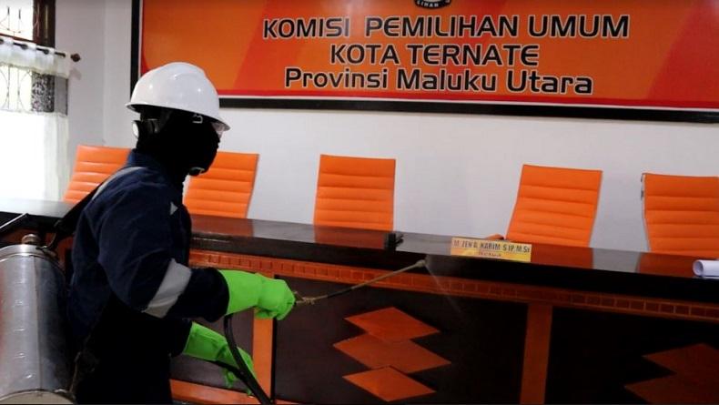 Gugus Tugas Ternate Sterilisasi Kantor KPU Jelang Pendaftaran Bacalon Wali Kota 