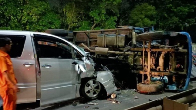 3 Kendaraan Kecelakaan di Tol Pulo Gebang, 1 Orang Terluka