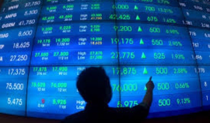 Rebound, IHSG Berakhir Naik 2,56 Persen ke 5.016