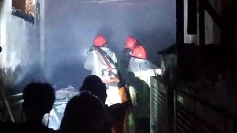 Korsleting Listrik, Gudang Logistik PMI Cirebon Terbakar