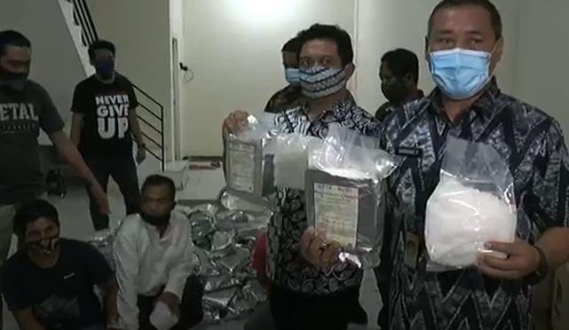 BNNP Jatim Gerebek Gudang Narkoba di Surabaya, 8 Kg Sabu Disita