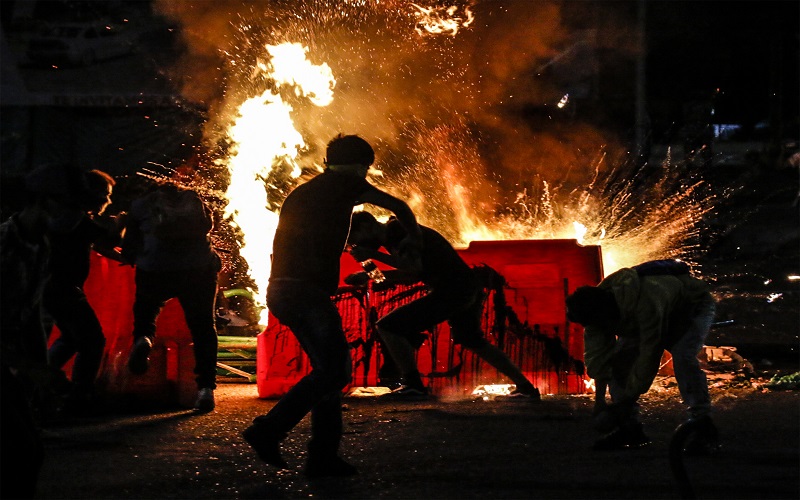 Belasan Demonstran Tewas Ditembak dalam Kerusuhan yang Dipicu Kekerasan Polisi
