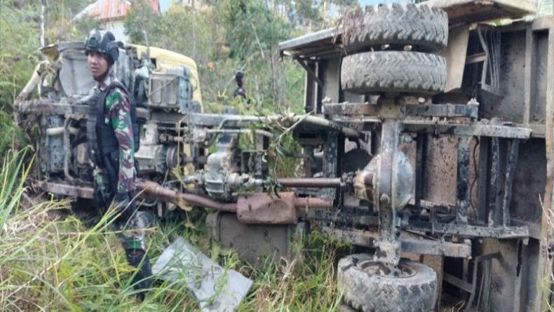 12 Prajurit TNI Korban Truk Masuk Jurang Dievakuasi ke Jayapura dengan Boeing 737